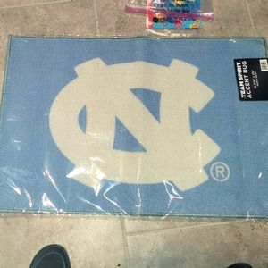 UNC accent rug